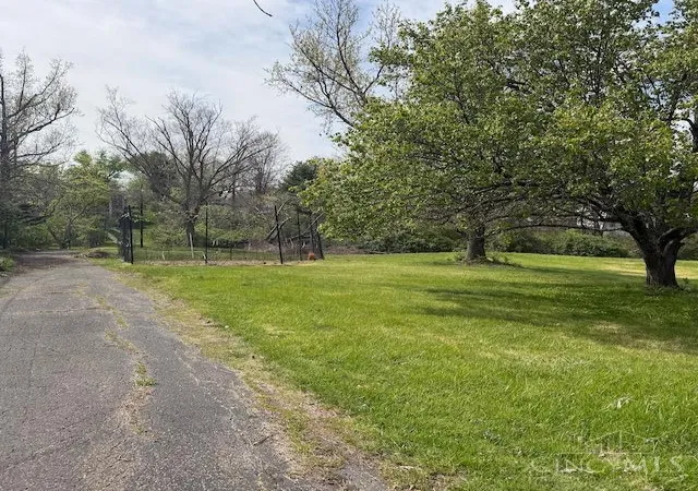 Photo 3 of Sale Pending at 8305 Miami Rd, Sycamore Twp, OH 45243 | MLS# 1888877 | Listing updated on 2026-08-30