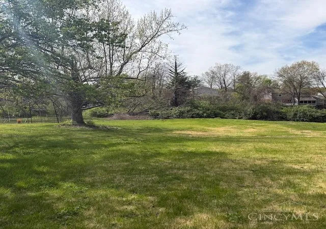 Photo 3 of Sale Pending at 8305 Miami Rd, Sycamore Twp, OH 45243 | MLS# 1888877 | Listing updated on 2026-08-30