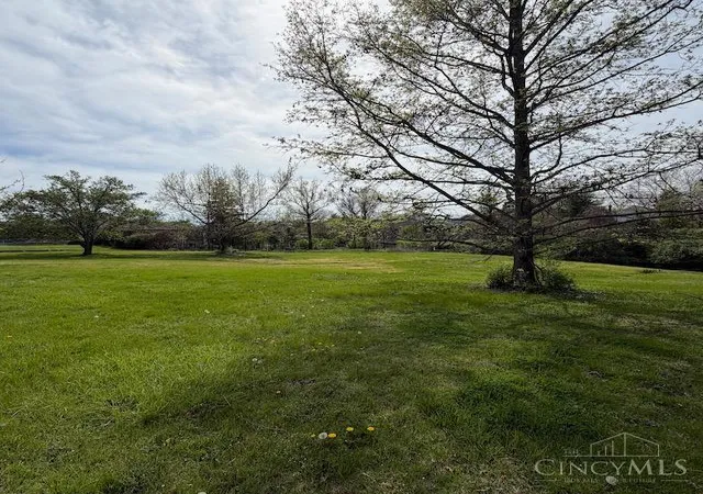 Photo 4 of Sale Pending at 8305 Miami Rd, Sycamore Twp, OH 45243 | MLS# 1888877 | Listing updated on 2026-08-30