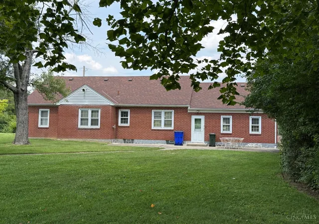 Photo 2 of Sale Pending at 665 New London Rd, Hamilton, OH 45013 | MLS# 1889059 | Listing updated on 2026-09-10