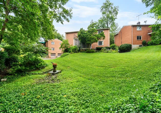 2nd image of 1816 Belle Meade Ct, Cincinnati, OH 45230