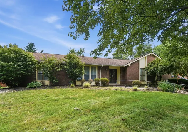 Photo 2 of Sale Pending at 7031 Butterwood Dr, West Chester, OH 45241 | MLS# 1889019 | Listing updated on 2026-09-02