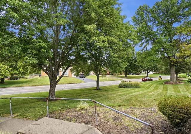 Photo 4 of Sale Pending at 7031 Butterwood Dr, West Chester, OH 45241 | MLS# 1889019 | Listing updated on 2026-09-02