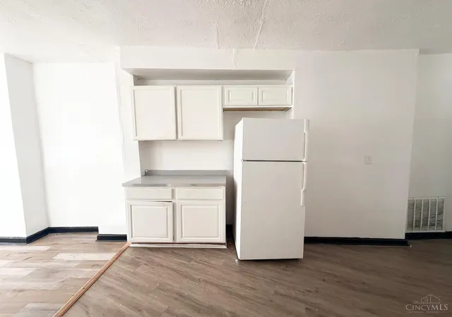 Photo 3 of Single family home for sale at 252 Renner St, Cincinnati, OH 45214 | MLS# 1888584 | Listing updated on 2026-08-01