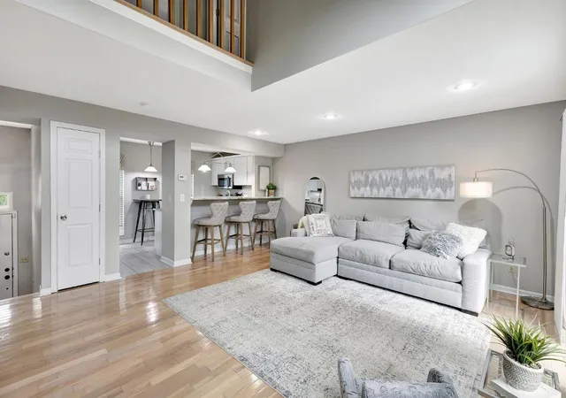 Photo 4 of Townhouse for sale at 1012 John St, Cincinnati, OH 45203 | MLS# 1889109 | Listing updated on 2026-09-16