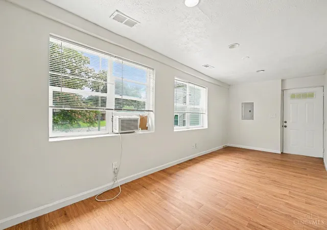 Listing Photo 4 - Condo for sale in building located at 2048 4th Ave, Cincinnati, OH 45224