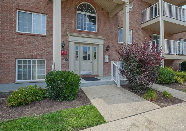 3rd image of 3181 Preserve Ln #1D, Cincinnati, OH 45239 | MLS# 1889138