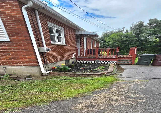 2nd image of 656 W Plane St, Bethel, OH 45106 | MLS# 1889149