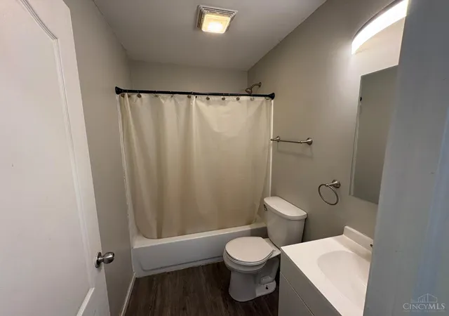 Listing Photo 3 - Condo for sale in building located at 4818 Section Ave, Cincinnati, OH 45212