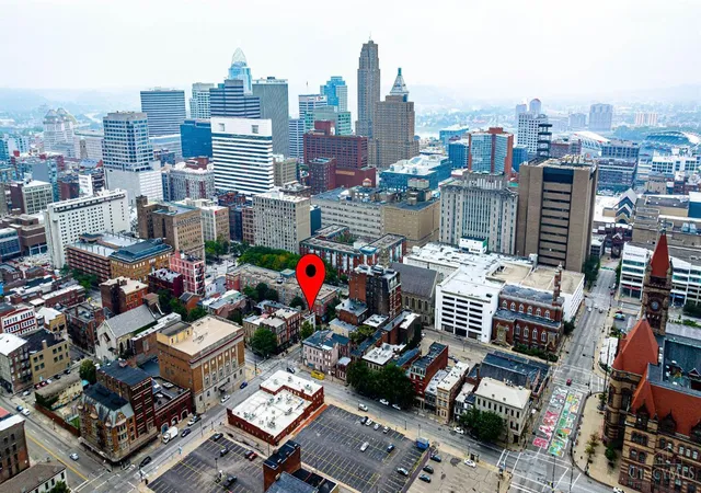 Photo 2 of Condo for sale at 808 Elm St #2C, Cincinnati, OH 45202 | MLS# 1889232 | Listing updated on 2026-09-01