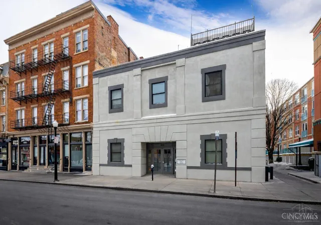 Photo 3 of Condo for sale at 808 Elm St #2C, Cincinnati, OH 45202 | MLS# 1889232 | Listing updated on 2026-09-01