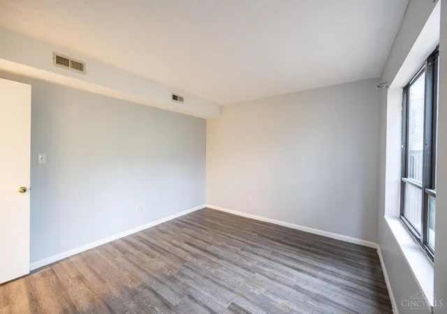 Listing Photo 2 - Condo for sale in building located at 6335 Beechmont Ave, Cincinnati, OH 45230 - Unit #