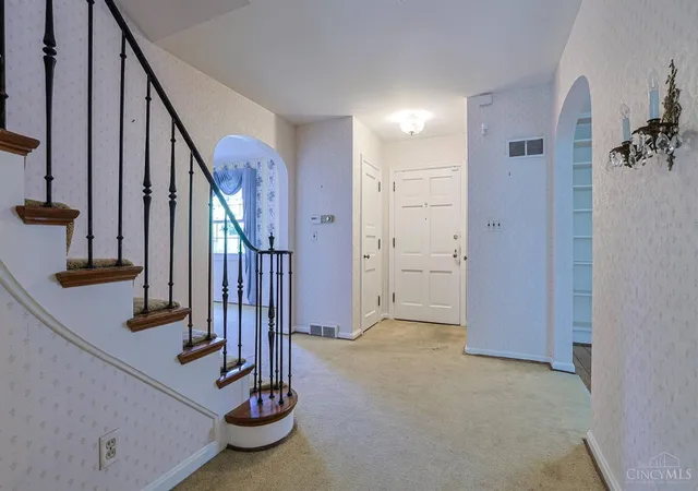 Photo 3 of Sale Pending at 541 W North Bnd Rd, Springfield Twp., OH 45224 | MLS# 1889272 | Listing updated on 2026-08-06