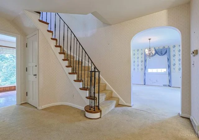 Photo 4 of Sale Pending at 541 W North Bnd Rd, Springfield Twp., OH 45224 | MLS# 1889272 | Listing updated on 2026-08-06