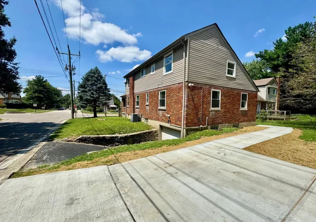 Photo 4 of Single family home for sale at 1200 Covedale Ave, Delhi Twp, OH 45238 | MLS# 1889286 | Listing updated on 2026-08-10