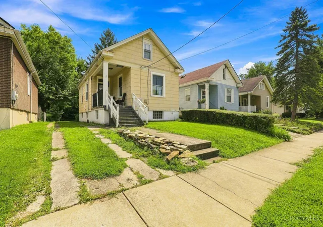 Photo 3 of Single family home for sale at 663 Elliott Ave, Arlington Heights, OH 45215 | MLS# 1889352 | Listing updated on 2026-09-10