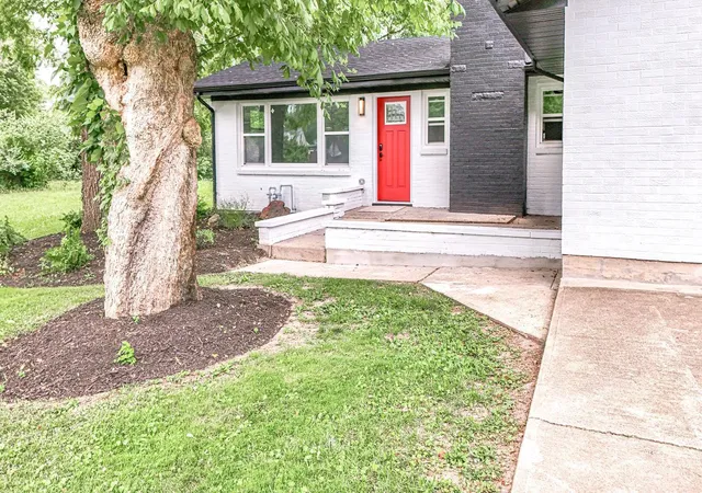3rd image of 804 Eaton Ave, Middletown, OH 45044 | MLS# 1889375