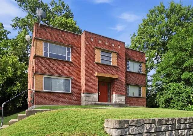 Listing Photo 4 - Condo for sale in building located at 1927 W N Bend Rd, Cincinnati, OH 45224