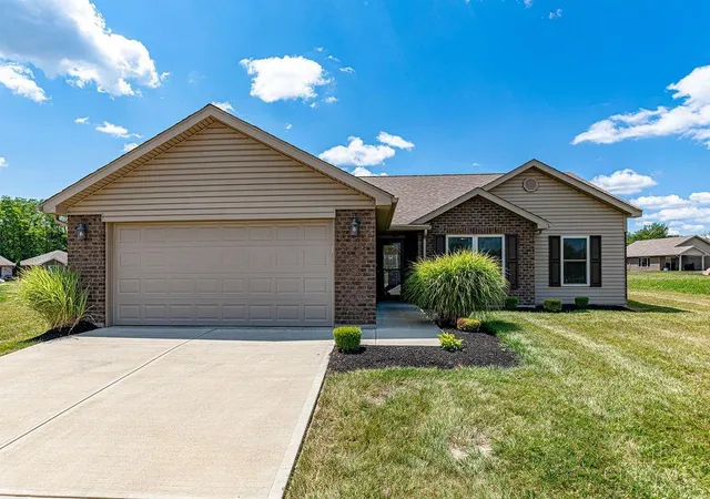 1st image of 136 Pebble Creek Dr, Eaton, OH 45320 | MLS# 1889148