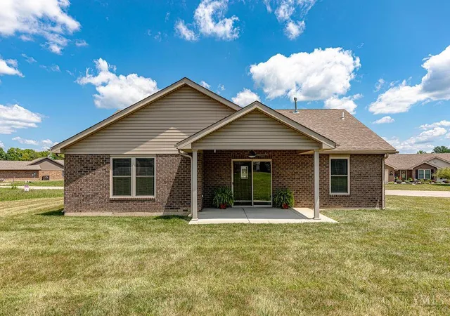 2nd image of 136 Pebble Creek Dr, Eaton, OH 45320 | MLS# 1889148