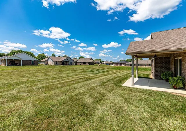 3rd image of 136 Pebble Creek Dr, Eaton, OH 45320 | MLS# 1889148