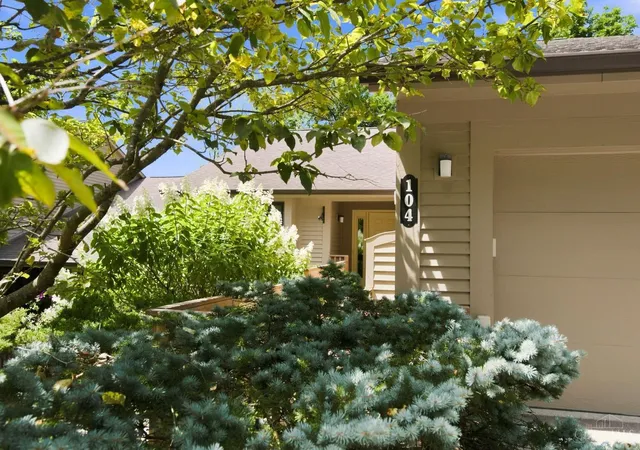 2nd image of 104 Miami Lakes Dr, Milford, OH 45150