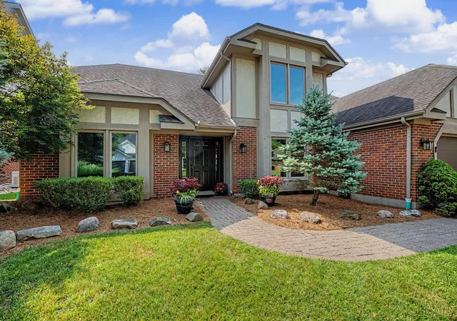 2nd image of 35 Pinehurst Pl, Springboro, OH 45066 | MLS# 1889491