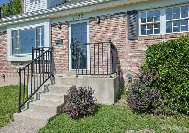 4th image of 7833 Spirea Dr, Sycamore Twp, OH 45236 | MLS# 1889214