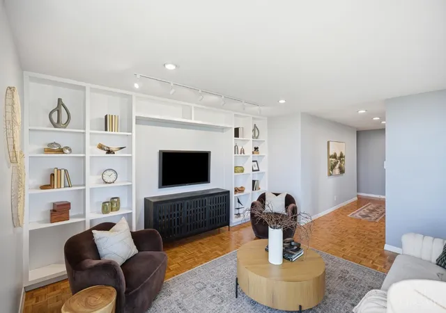 Photo 4 of Sale Pending at 2324 Madison Rd #1608, Cincinnati, OH 45208 | MLS# 1888633 | Listing updated on 2026-09-11