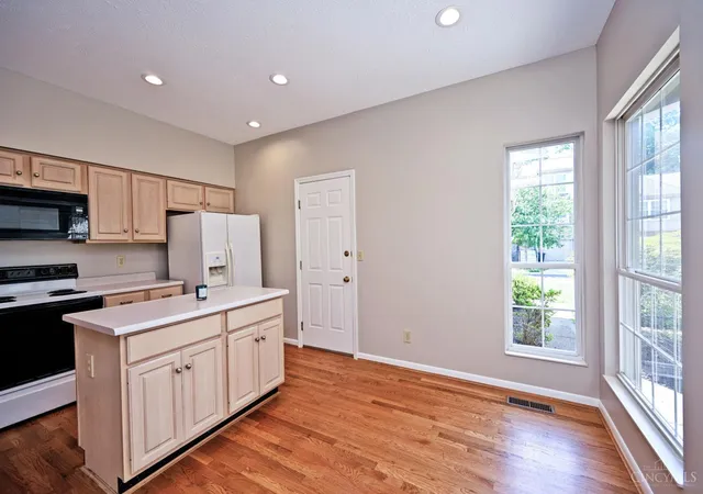 Photo 4 of Townhouse for sale at 4327 Courageous Cir, Cincinnati, OH 45252 | MLS# 1889504 | Listing updated on 2026-08-17