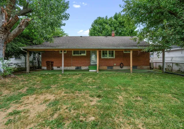 Photo 3 of Sale Pending at 955 Quincy Dr, Hamilton, OH 45013 | MLS# 1889553 | Listing updated on 2026-09-22