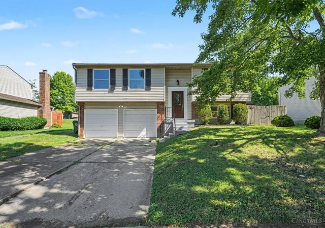 Photo 2 of Sale Pending at 1492 Kingsbury Dr, Forest Park, OH 45240 | MLS# 1889574 | Listing updated on 2026-08-09