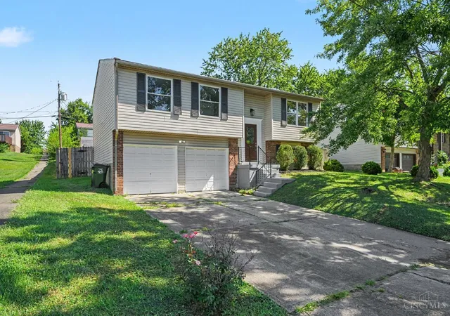 Photo 3 of Sale Pending at 1492 Kingsbury Dr, Forest Park, OH 45240 | MLS# 1889574 | Listing updated on 2026-08-09