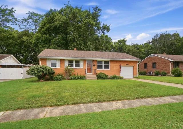 Photo 2 of Sale Pending at 4935 Denison Dr, Fairfield, OH 45014 | MLS# 1889562 | Listing updated on 2026-08-29