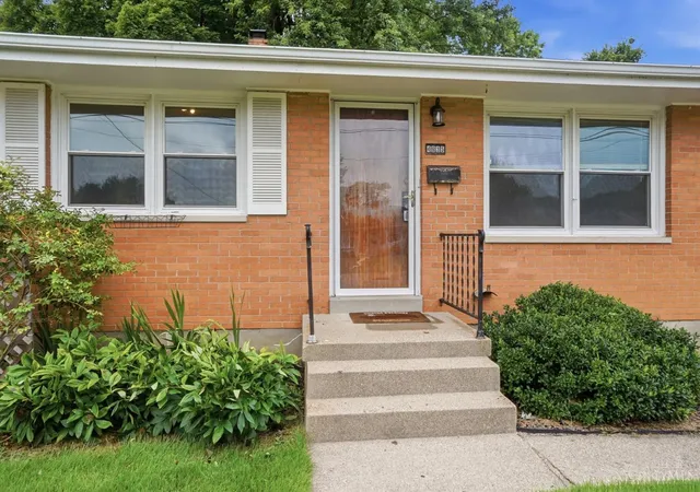 Photo 3 of Sale Pending at 4935 Denison Dr, Fairfield, OH 45014 | MLS# 1889562 | Listing updated on 2026-08-29