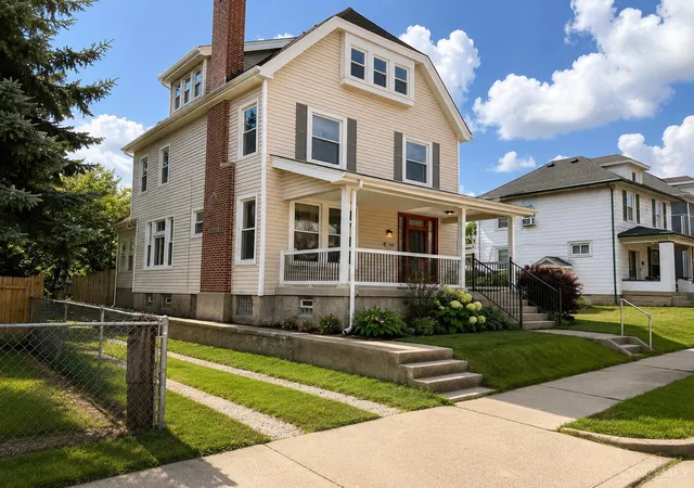 Photo 2 of Single family home for sale at 125 N F St, Hamilton, OH 45013 | MLS# 1889567 | Listing updated on 2026-08-15