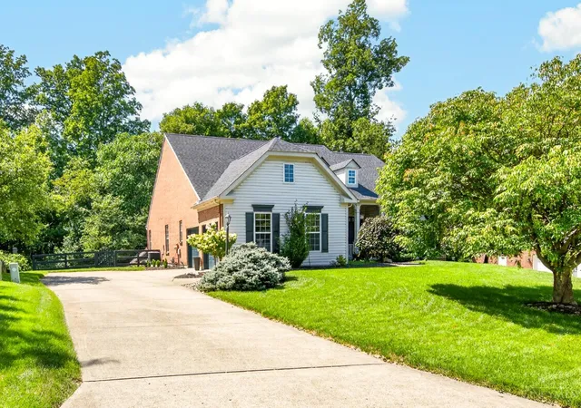 3rd image of 1028 Westchester Wy, Cincinnati, OH 45244 | MLS# 1889597