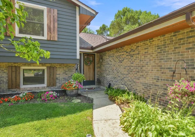 2nd image of 1748 Sherwood Forest, Miamisburg, OH 45342 | MLS# 1889569