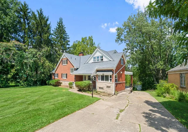 Photo 2 of Sale Pending at 2810 Robers Ave, Cincinnati, OH 45239 | MLS# 1889572 | Listing updated on 2026-09-06