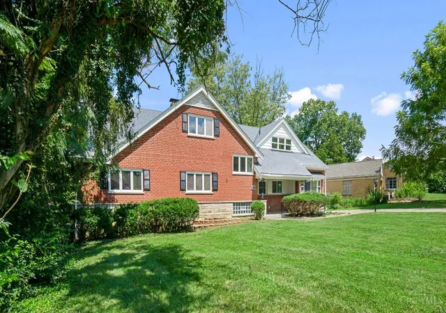 Photo 2 of Sale Pending at 2810 Robers Ave, Cincinnati, OH 45239 | MLS# 1889572 | Listing updated on 2026-09-06