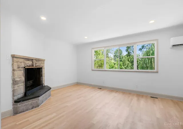 Photo 3 of Sale Pending at 2810 Robers Ave, Cincinnati, OH 45239 | MLS# 1889572 | Listing updated on 2026-09-06
