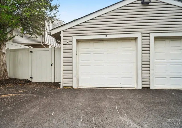 Photo 3 of Condo for sale at 17 Woodview Ct, Cincinnati, OH 45246 | MLS# 1889649 | Listing updated on 2026-09-11