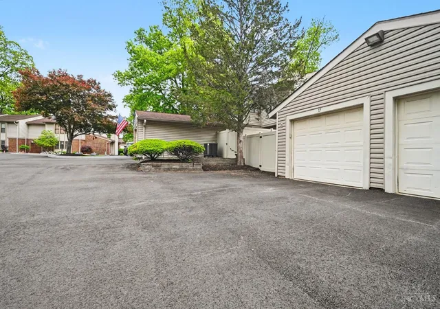 Photo 3 of Condo for sale at 17 Woodview Ct, Cincinnati, OH 45246 | MLS# 1889649 | Listing updated on 2026-09-11