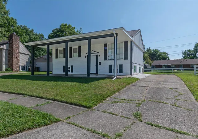 Photo 3 of Single family home for sale at 390 Sandy Ln, Franklin, OH 45005 | MLS# 1889683 | Listing updated on 2026-08-10
