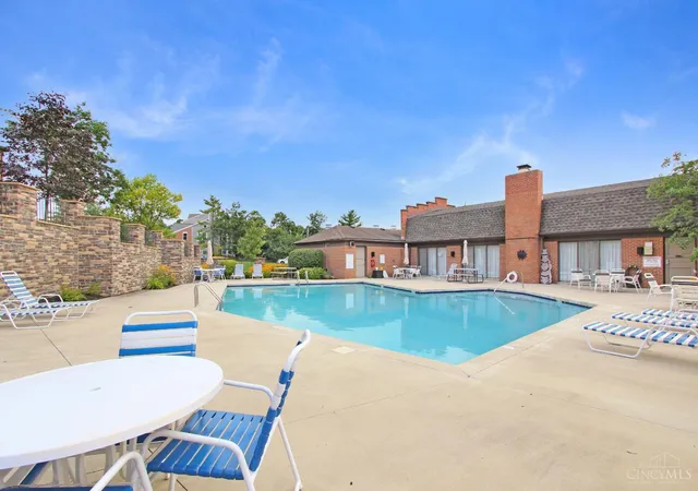 2nd image of 1602 Pine Tree Ln, West Carrollton, OH 45449