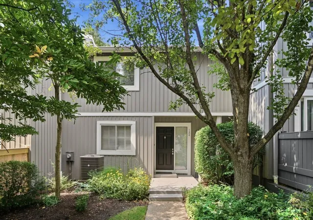 1st image of 124 Twin Lakes Dr, Fairfield, OH 45014 | MLS# 1889631