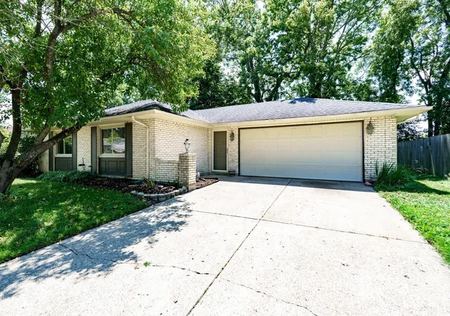 2nd image of 135 Whispering Pines, Springboro, OH 45066 | MLS# 1889657