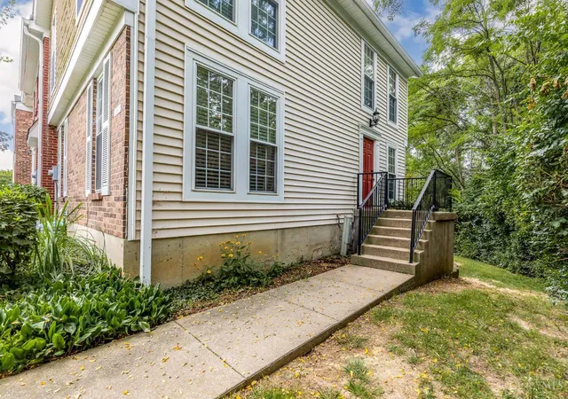 1st image of 10865 Lakehurst Ct, Sycamore Twp, OH 45242 | MLS# 1888675