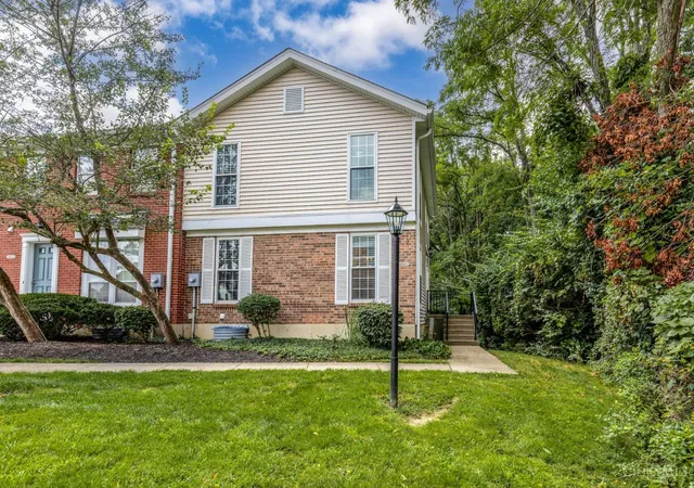 2nd image of 10865 Lakehurst Ct, Sycamore Twp, OH 45242 | MLS# 1888675