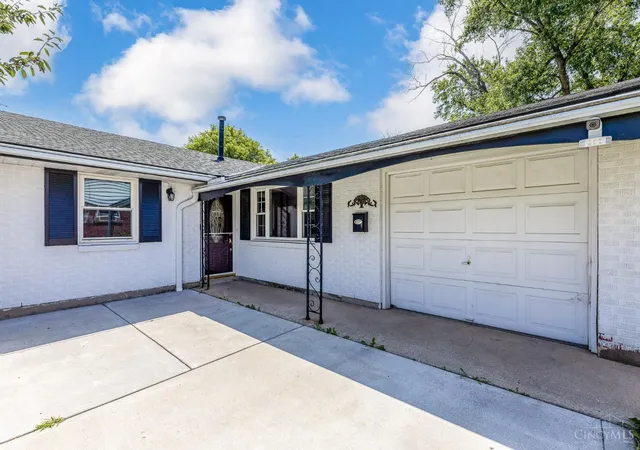Photo 2 of Sale Pending at 5433 Cleander Dr, Delhi Twp, OH 45238 | MLS# 1889606 | Listing updated on 2026-09-01
